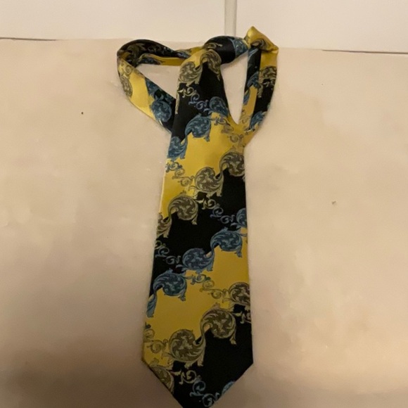 Elegant Yellow and Black Silk Tie - Picture 1 of 5